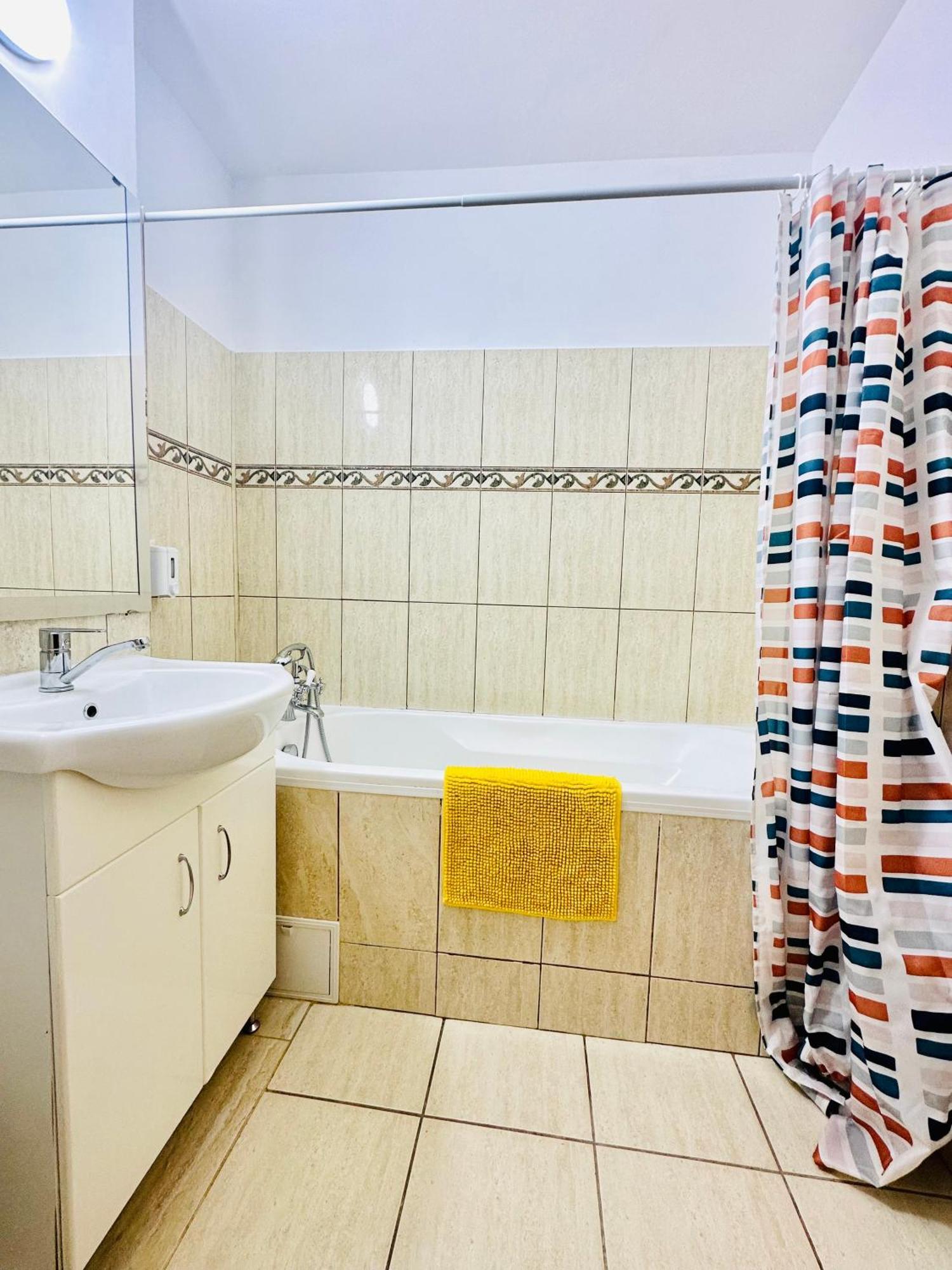 Tranquil Unirii Residence - Elegant & Spacious Living With Parking Steps From Parliament Bukareszt Zewnętrze zdjęcie